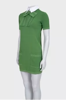 Green dress with a bow and a detachable collar