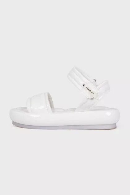 Patent leather sandals with velcro fastenings