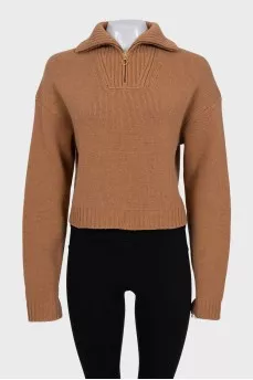 Brown sweater with a zipper