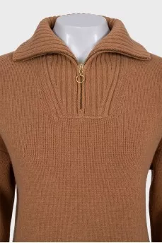 Brown sweater with a zipper
