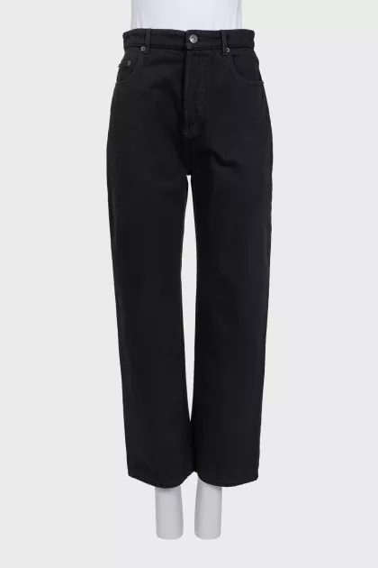High-waisted wide-leg jeans with buttons