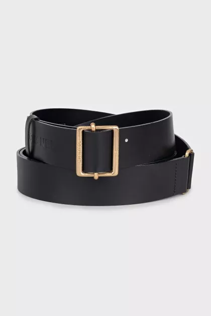 Extended leather belt with rectangular buckle
