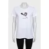Straight-cut T-shirt with a contrasting print