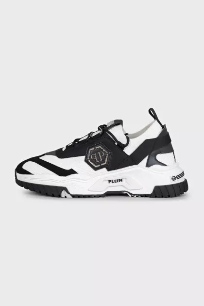 Men's sneakers with branded laces