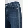 Cropped high-waist blue jeans