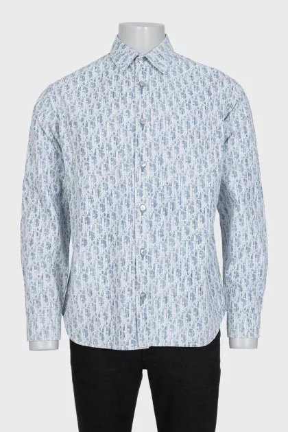 Men's shirt with branded print and tag