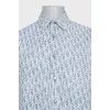 Men's shirt with branded print and tag