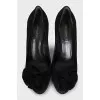 Suede shoes with flower decoration