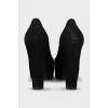 Suede shoes with flower decoration