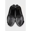 Suede shoes with flower decoration