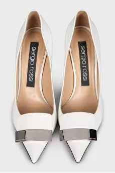 White leather pumps with decoration