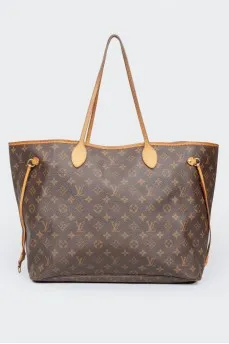 Large leather bag with branded brand coloring
