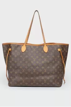 Large leather bag with branded brand coloring