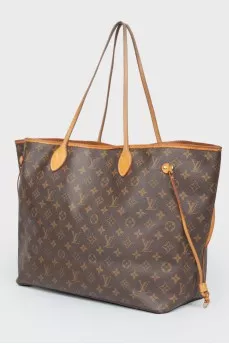 Large leather bag with branded brand coloring