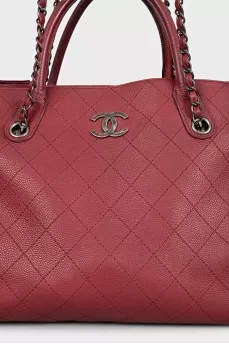 Leather bag with metal logo