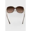 Sunglasses with a fixed nose bridge