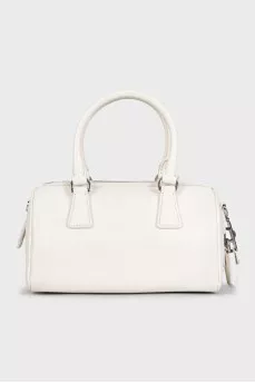 Leather bag with a removable pocket