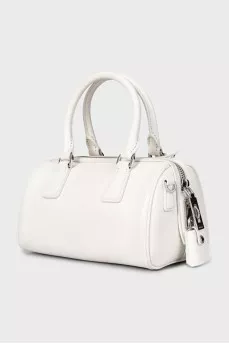 Leather bag with a removable pocket