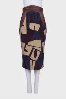 Straight-cut skirt with a zipper and pockets