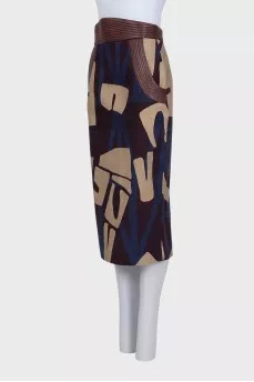 Straight-cut skirt with a zipper and pockets