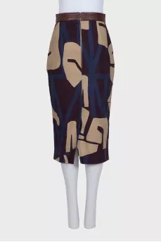 Straight-cut skirt with a zipper and pockets