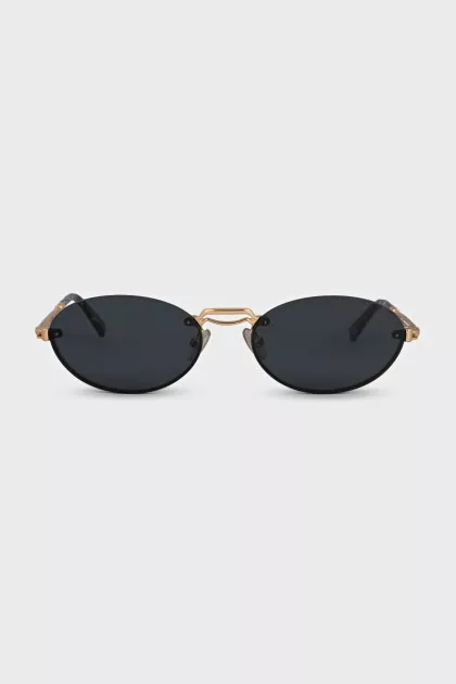 Oval sunglasses with full tint