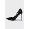 Patent leather black pumps