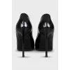 Patent leather black pumps