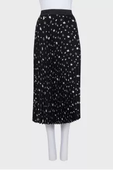 Black suit with a pleated skirt with a tag
