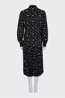 Black suit with a pleated skirt with a tag