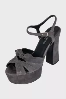 Gray suede sandals decorated with a bow
