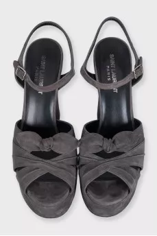Gray suede sandals decorated with a bow