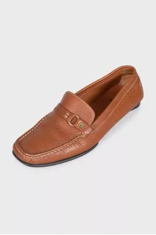 Leather loafers with gold hardware