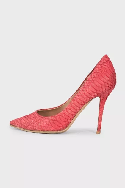 Pink snakeskin pumps