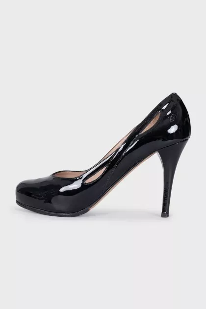 Patent leather black shoes