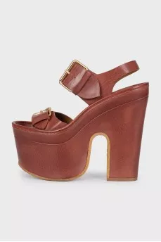 Leather sandals with a chunky sole