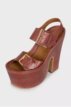 Leather sandals with a chunky sole