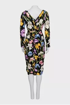 Черное платье в принт с драпировкой