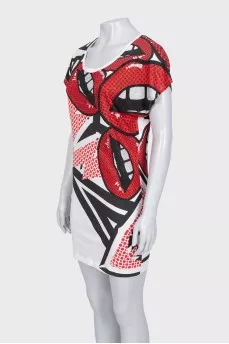 A straight dress decorated with rhinestones in a print