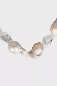 Gold necklace with pearls