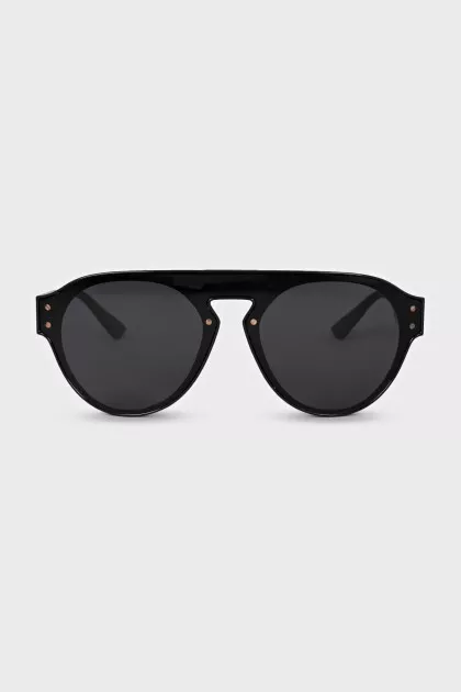 Sunglasses with gold inserts
