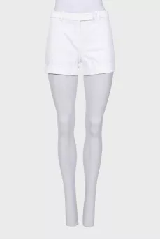 White shorts with patch pockets