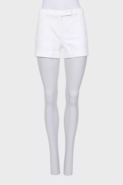 White shorts with patch pockets