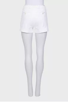 White shorts with patch pockets