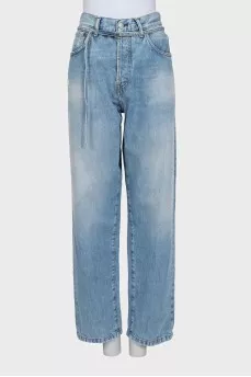 Wide-leg jeans with a belt