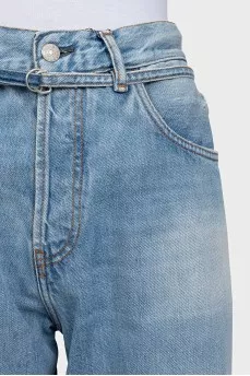 Wide-leg jeans with a belt