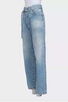 Wide-leg jeans with a belt