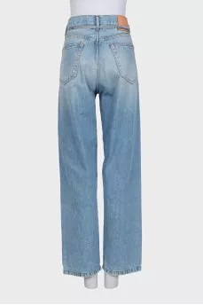 Wide-leg jeans with a belt