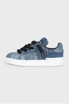 Blue sneakers with chunky laces