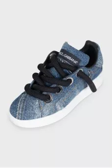 Blue sneakers with chunky laces